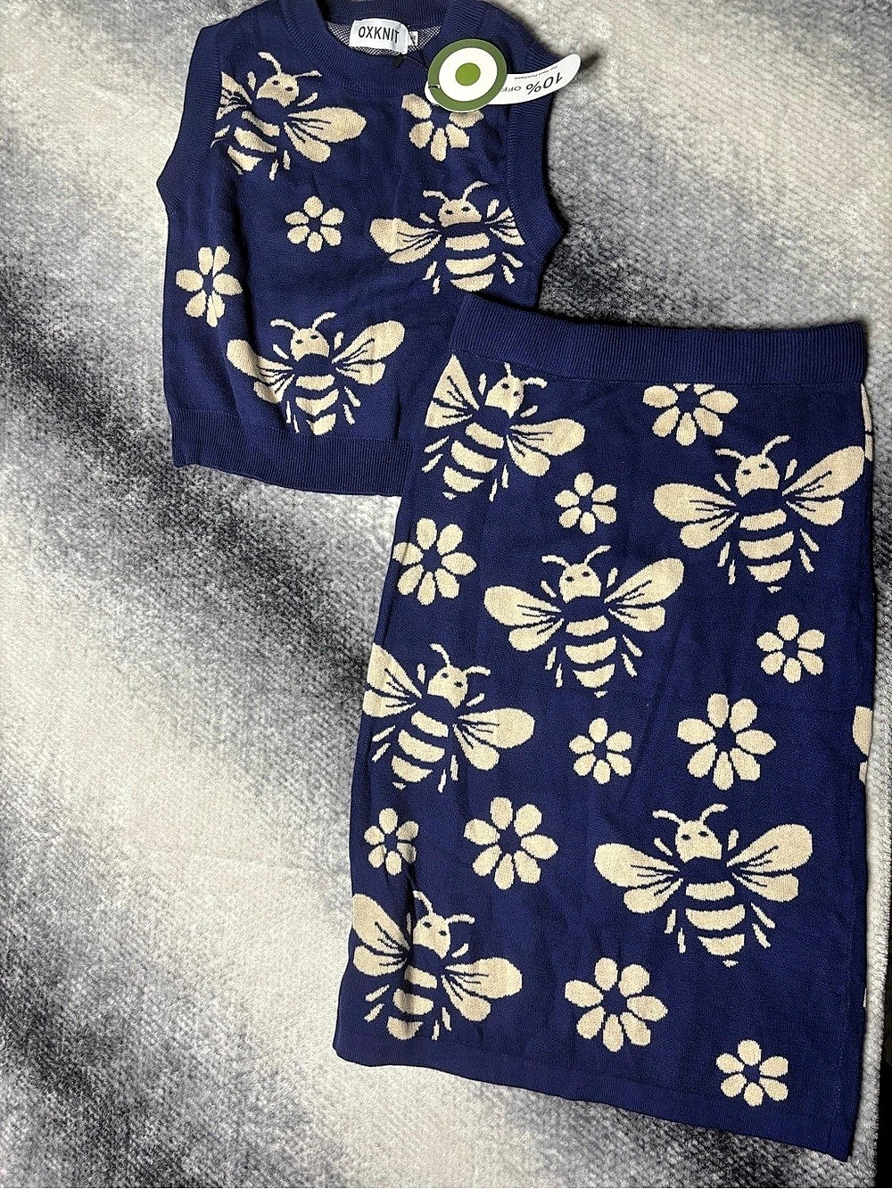 Sweater skirt set Bee Print Matching Set Size Medium NWT